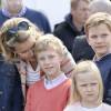 La reine Mathilde de Belgique et ses quatre enfants le 20 septembre 2015 à Bruxelles, dans le Parc du Cinquantenaire, à l'occasion de la 9e Fête du Sport. La famille royale participait ce jour-là au Dimanche sans voiture.