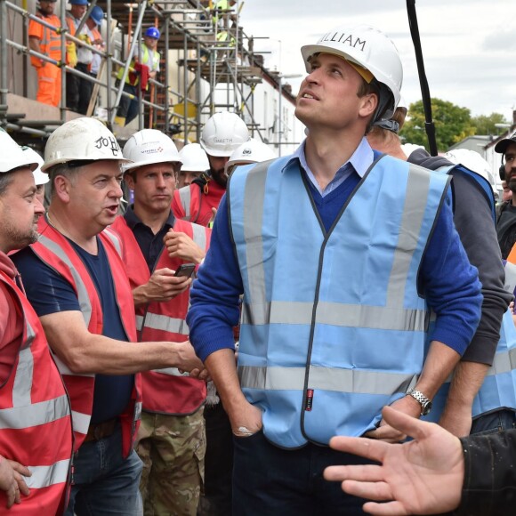 Le prince William et le prince Harry étaient le 23 septembre 2015 à Manchester pour aider l'équipe DIY SOS de la BBC à rénover les habitations de toute une rue en vue d'accueillir des vétérans de l'armée.