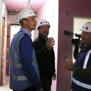 Le prince William et le prince Harry étaient le 23 septembre 2015 à Manchester pour aider l'équipe DIY SOS de la BBC à rénover les habitations de toute une rue en vue d'accueillir des vétérans de l'armée.