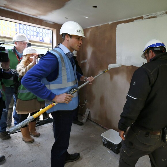 Le prince William et le prince Harry étaient le 23 septembre 2015 à Manchester pour aider l'équipe DIY SOS de la BBC à rénover les habitations de toute une rue en vue d'accueillir des vétérans de l'armée.