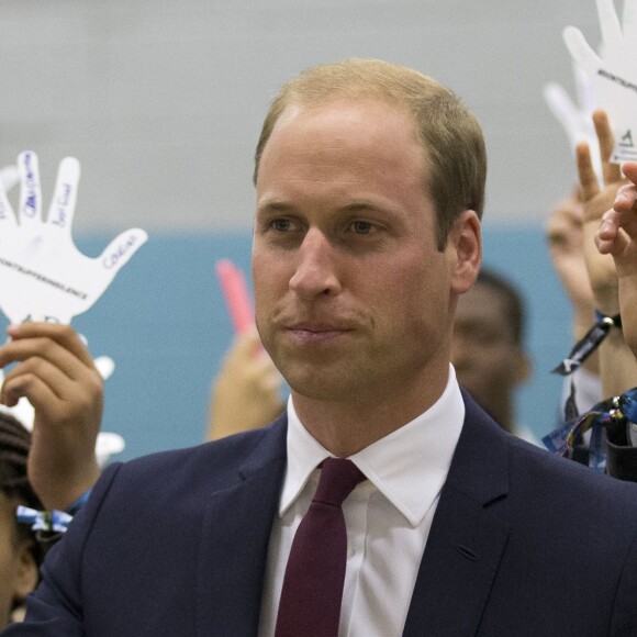 Le prince William à l'académie Hammersmith à Londres pour soutenir la campagne Diana Award's Back2School Anti-bullying le 21 septembre 2015.