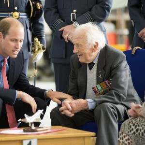 Le prince William participait le 22 septembre 2015 au 100e anniversaire du 29e escadron à la base de la Royal Air Force (RAF) de Coningsby à Lincoln.