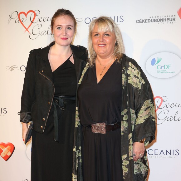 Valérie Damidot et sa fille Roxanne au "Par Coeur Gala" à l'occasion des 10 ans de l'association "Cekedubonheur" au pavillon d'Armenonville à Paris le 24 septembre 2015