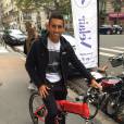 Marquinhos essaie les vélos proposés par VELAIR