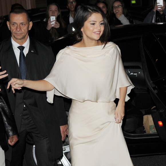 Selena Gomez rentre à son hôtel, le Royal Monceau, à Paris. Le 26 septembre 2015