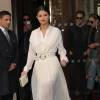 Selena Gomez quitte l'hôtel Royal Monceau à Paris pour aller déjeuner chez Yeels. Le 26 septembre 2015