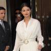Selena Gomez quitte l'hôtel Royal Monceau à Paris pour aller déjeuner chez Yeels. Le 26 septembre 2015