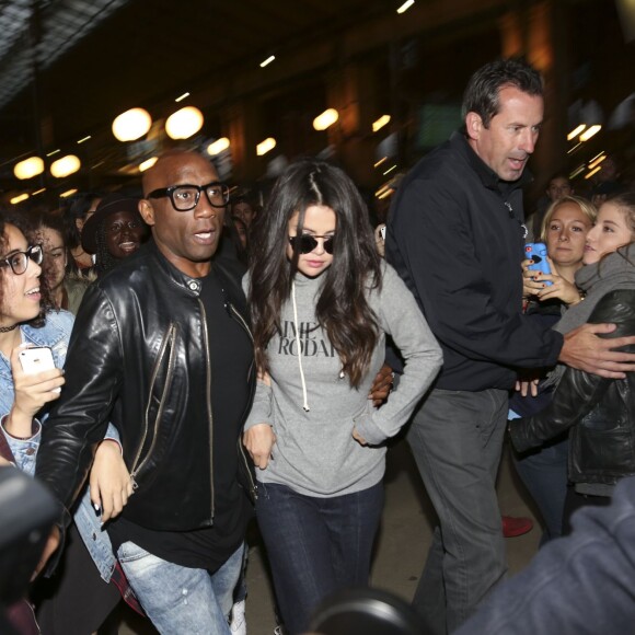 Selena Gomez arrive à Paris Gare du Nord par l'Eurostar le 25 septembre 2015.