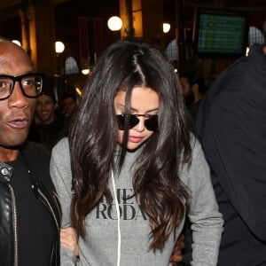 Selena Gomez arrive à Paris Gare du Nord par l'Eurostar le 25 septembre 2015.