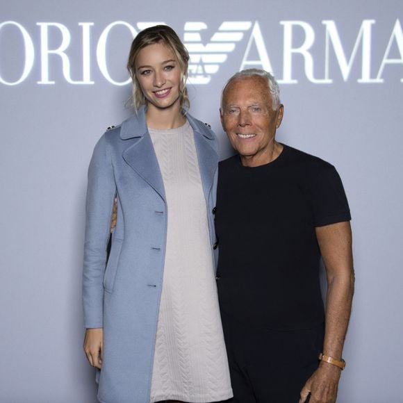 Beatrice Borromeo et Giorgio Armani lors du défilé Emporio Armani (collection printemps-été 2016) à Milan. Le 25 septembre 2015.