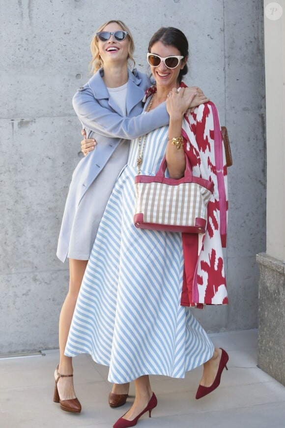 Beatrice Borromeo et sa belle-soeur, la créatrice Marta Ferri, lors du défilé Emporio Armani (collection printemps-été 2016) à Milan. Le 25 septembre 2015.