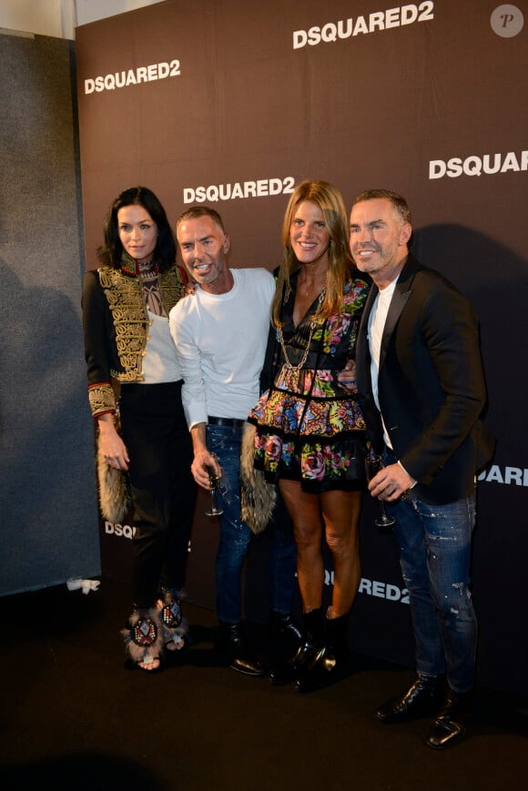 Leigh Lezark, Dean Caten, Anna Dello Russo et Dan Caten lors du défilé Dsquared² (collection printemps-été 2016) à Milan. Le 26 septembre 2015.