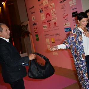 Cristina Cordula peut compter sur son compagnon lors de la soirée de lancement d'Octobre Rose (le mois de lutte contre le cancer du sein) au Palais Chaillot à Paris le 28 septembre 2015