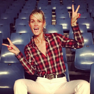 Laeticia Hallyday dans les gradins du Palais Nikaia à Nice où Johnny débute sa grande tournée "Rester Vivant", le 2 octobre 2015. 