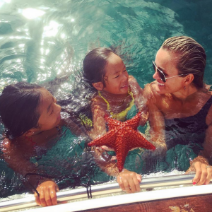 Derniers jours de vacances à Saint-Barthélemy pour Jade, Joy et Laeticia Hallyday, septembre 2015.