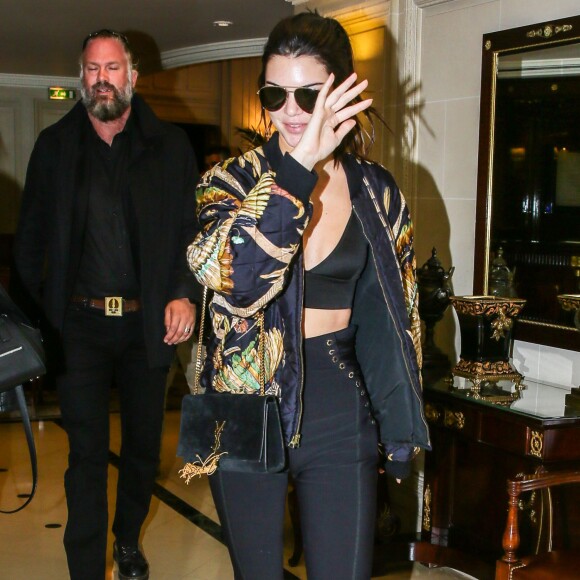 Kendall Jenner arrive à l'InterContinental pour participer au défilé Balmain. Paris, le 1er octobre 2015.