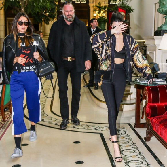 Kendall Jenner arrive à l'InterContinental pour participer au défilé Balmain. Paris, le 1er octobre 2015.