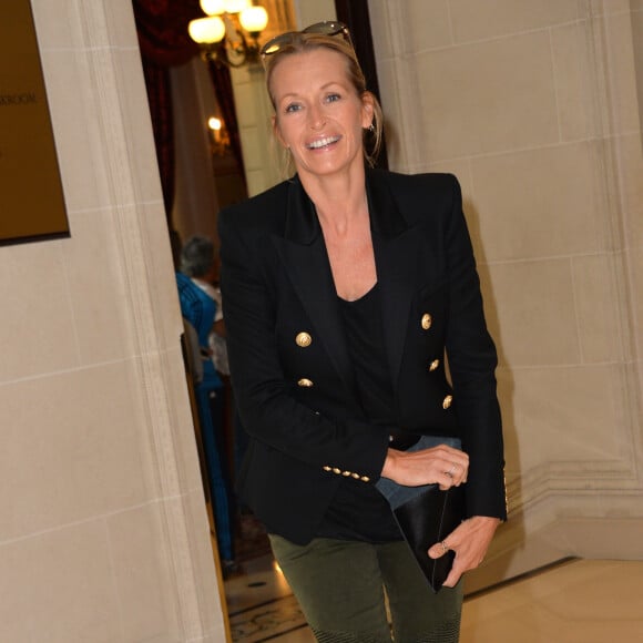 Estelle Lefébure à l'InterContinental lors du défilé Balmain (collection printemps-été 2016). Paris, le 1er octobre 2015.