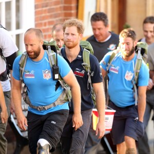 Le prince Harry a fait le 30 septembre 2015 une marche d'une trentaine de kilomètres dans les environs de Shrewsbury avec six blessés de guerre dans le cadre de la Walk of Britain organisée par l'association Walking with the Wounded qu'il parraine.