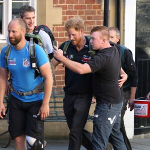 Le prince Harry a fait le 30 septembre 2015 une marche d'une trentaine de kilomètres dans les environs de Shrewsbury avec six blessés de guerre dans le cadre de la Walk of Britain organisée par l'association Walking with the Wounded qu'il parraine.