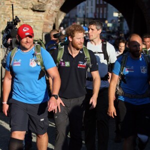 Le prince Harry a fait le 30 septembre 2015 une marche d'une trentaine de kilomètres dans les environs de Shrewsbury avec six blessés de guerre dans le cadre de la Walk of Britain organisée par l'association Walking with the Wounded qu'il parraine.