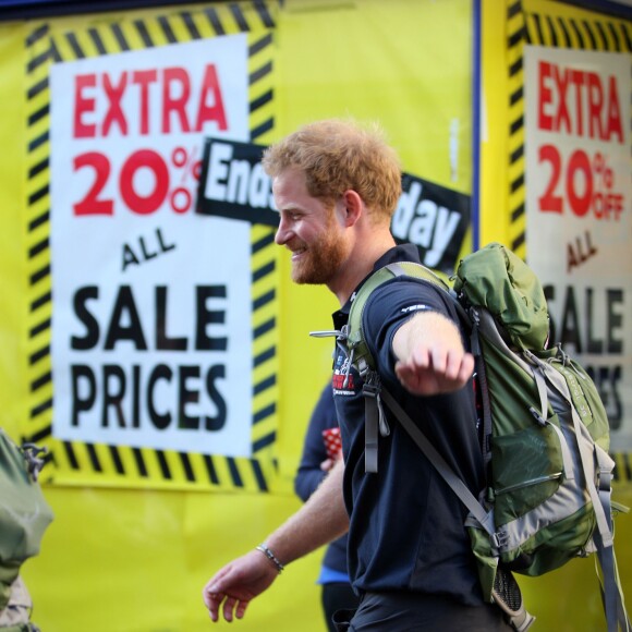 Le prince Harry a fait le 30 septembre 2015 une marche d'une trentaine de kilomètres dans les environs de Shrewsbury avec six blessés de guerre dans le cadre de la Walk of Britain organisée par l'association Walking with the Wounded qu'il parraine.