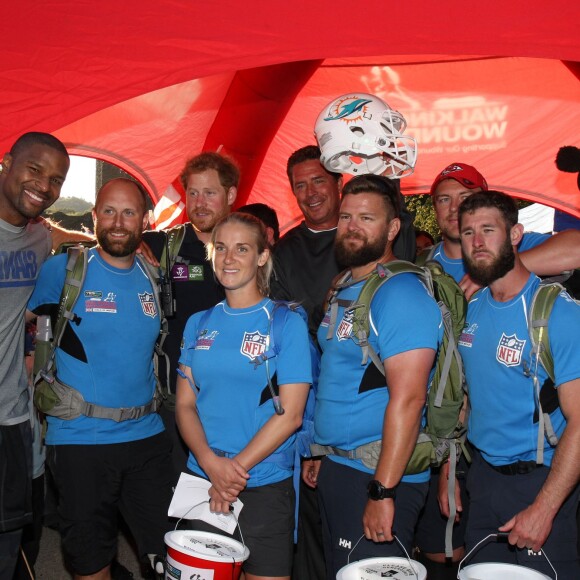 Le prince Harry a fait le 30 septembre 2015 une marche d'une trentaine de kilomètres dans les environs de Shrewsbury avec six blessés de guerre dans le cadre de la Walk of Britain organisée par l'association Walking with the Wounded qu'il parraine.