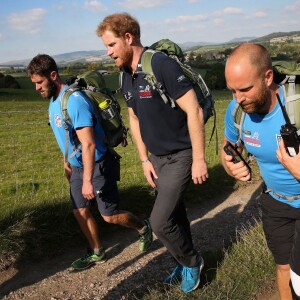 Le prince Harry a fait le 30 septembre 2015 une marche d'une trentaine de kilomètres dans les environs de Shrewsbury avec six blessés de guerre dans le cadre de la Walk of Britain organisée par l'association Walking with the Wounded qu'il parraine.