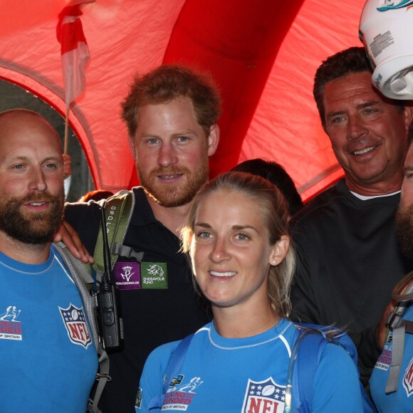 Le prince Harry a fait le 30 septembre 2015 une marche d'une trentaine de kilomètres dans les environs de Shrewsbury avec six blessés de guerre dans le cadre de la Walk of Britain organisée par l'association Walking with the Wounded qu'il parraine.