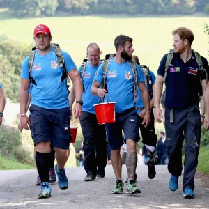 Le prince Harry a fait le 30 septembre 2015 une marche d'une trentaine de kilomètres dans les environs de Shrewsbury avec six blessés de guerre dans le cadre de la Walk of Britain organisée par l'association Walking with the Wounded qu'il parraine.