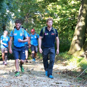 Le prince Harry a fait le 30 septembre 2015 une marche d'une trentaine de kilomètres dans les environs de Shrewsbury avec six blessés de guerre dans le cadre de la Walk of Britain organisée par l'association Walking with the Wounded qu'il parraine.