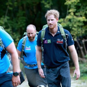 Le prince Harry a fait le 30 septembre 2015 une marche d'une trentaine de kilomètres dans les environs de Shrewsbury avec six blessés de guerre dans le cadre de la Walk of Britain organisée par l'association Walking with the Wounded qu'il parraine.