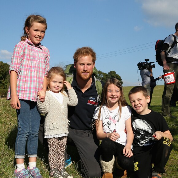 Le prince Harry a fait le 30 septembre 2015 une marche d'une trentaine de kilomètres dans les environs de Shrewsbury avec six blessés de guerre dans le cadre de la Walk of Britain organisée par l'association Walking with the Wounded qu'il parraine.