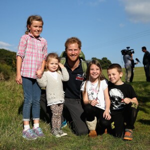 Le prince Harry a fait le 30 septembre 2015 une marche d'une trentaine de kilomètres dans les environs de Shrewsbury avec six blessés de guerre dans le cadre de la Walk of Britain organisée par l'association Walking with the Wounded qu'il parraine.