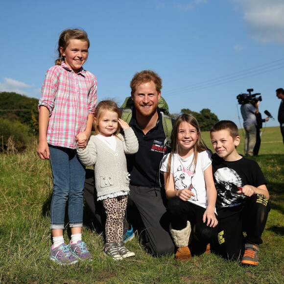 Le prince Harry a fait le 30 septembre 2015 une marche d'une trentaine de kilomètres dans les environs de Shrewsbury avec six blessés de guerre dans le cadre de la Walk of Britain organisée par l'association Walking with the Wounded qu'il parraine.