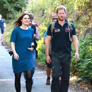 Le prince Harry, interviewé par une journaliste du Mirror, a effectué le 30 septembre 2015 une marche d'une trentaine de kilomètres dans les environs de Shrewsbury et jusqu'au château de Ludlow avec six blessés de guerre dans le cadre de la Walk of Britain organisée par l'association Walking with the Wounded qu'il parraine.