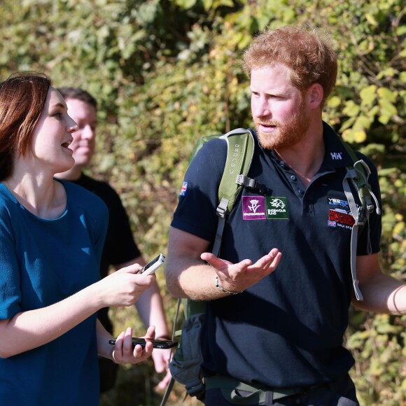 Le prince Harry, interviewé par une journaliste du Mirror, a effectué le 30 septembre 2015 une marche d'une trentaine de kilomètres dans les environs de Shrewsbury et jusqu'au château de Ludlow avec six blessés de guerre dans le cadre de la Walk of Britain organisée par l'association Walking with the Wounded qu'il parraine.