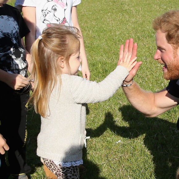 Le prince Harry a effectué le 30 septembre 2015 une marche d'une trentaine de kilomètres dans les environs de Shrewsbury et jusqu'au château de Ludlow avec six blessés de guerre dans le cadre de la Walk of Britain organisée par l'association Walking with the Wounded qu'il parraine.
