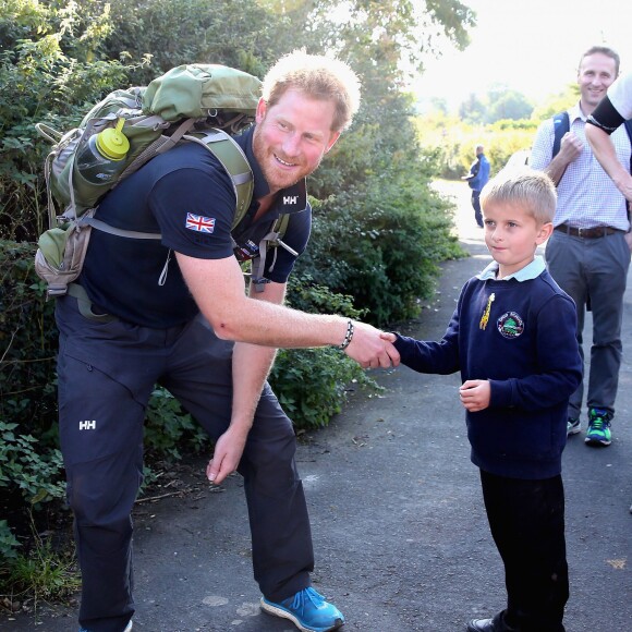 Le prince Harry a effectué le 30 septembre 2015 une marche d'une trentaine de kilomètres dans les environs de Shrewsbury et jusqu'au château de Ludlow avec six blessés de guerre dans le cadre de la Walk of Britain organisée par l'association Walking with the Wounded qu'il parraine.