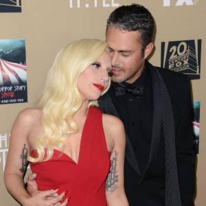 Lady Gaga et son fiancé Taylor Kinney - Première projection de la série American Horror Story: Hotel au Regal Cinemas de Los Angeles, le 3 octobre 2015