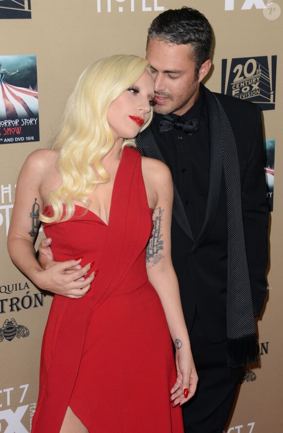 Lady Gaga et son fiancé Taylor Kinney - Première projection de la série American Horror Story: Hotel au Regal Cinemas de Los Angeles, le 3 octobre 2015