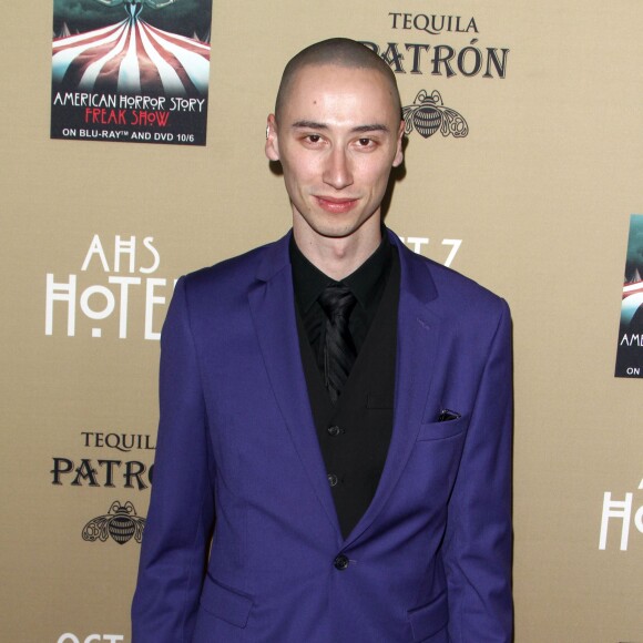 Costa Ronin à la première de «American Horror Story» à Los Angeles, le 3 octobre 2015