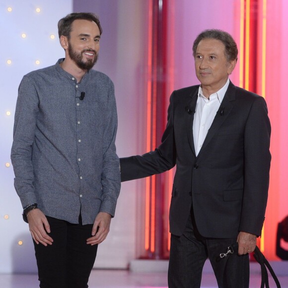 Christophe Willem et Michel Drucker - Enregistrement de l'émission Vivement Dimanche à Paris le 30 septembre 2015.