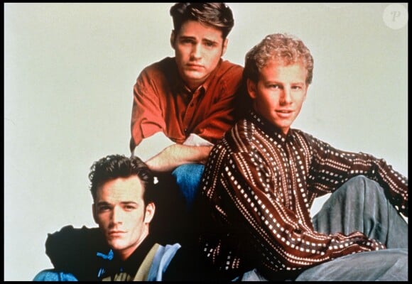 Luke Perry, Jason Priestley et Ian Ziering dans la série Beverly Hills, le 23 avril 1993