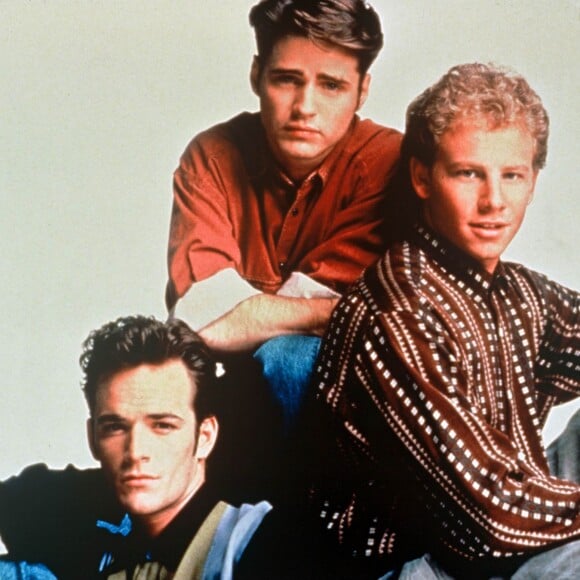 Luke Perry, Jason Priestley et Ian Ziering dans la série Beverly Hills, le 23 avril 1993