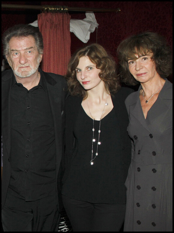 Eddy Mithcell, son épouse Muriel et leur fille Pamela à Paris, le 27 septembre 2010.