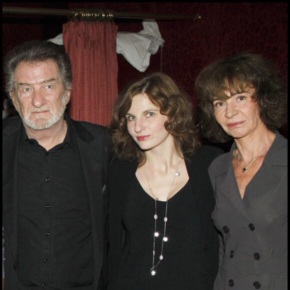 Eddy Mithcell, son épouse Muriel et leur fille Pamela à Paris, le 27 septembre 2010.