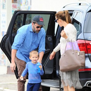 Ben Affleck et Jennifer Garner font du shopping avec leurs enfants Seraphina, Violet et Samuel à Pacific Palisades, le 4 octobre 2015