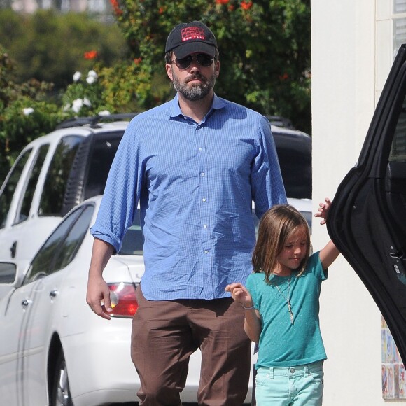 Ben Affleck et Jennifer Garner font du shopping avec leurs enfants Seraphina, Violet et Samuel à Pacific Palisades, le 4 octobre 2015