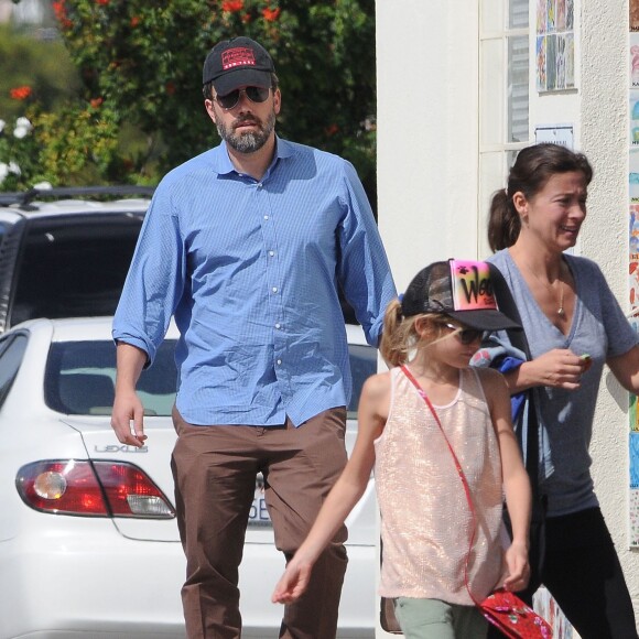 Ben Affleck et Jennifer Garner font du shopping avec leurs enfants Seraphina, Violet et Samuel à Pacific Palisades, le 4 octobre 2015